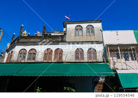 Bangkok style city building in the public side of the town. Bangkok style city building in the public side of the town. 119554546
