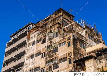 Bangkok style city building in the public side of the town. Bangkok style city building in the public side of the town. 119554564