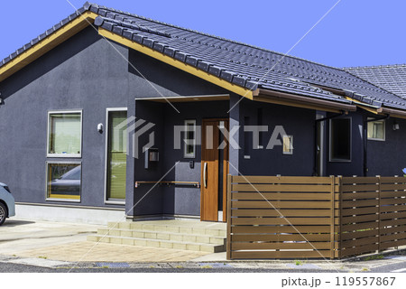 建物　新築住宅　和モダン　外観　 119557867