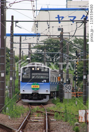 かつての五日市鉄道の線路(青梅短絡線)を走行する201系「四季彩」編成_2009/7/19撮影 かつての五日市鉄道の線路(青梅短絡線)を走行する201系「四季彩」編成_2009/7/19撮影 119559480
