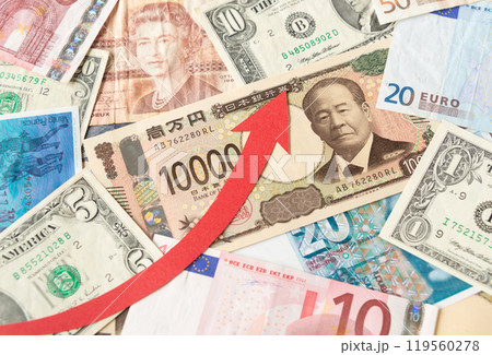 紙幣と急上昇矢印 外貨と日本円 紙幣 米ドル ユーロ紙幣 紙幣と急上昇矢印 外貨と日本円 紙幣 米ドル ユーロ紙幣 119560278