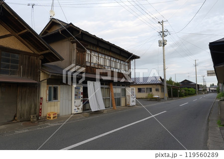 日本の昭和のレトロな町 119560289