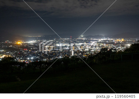 鹿児島県霧島市の国分、隼人の夜景　城山公園からの風景 119560405