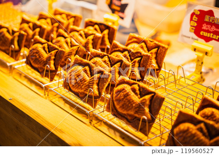 ソウル　明洞の屋台グルメ　プンオパン（鮒パン） 119560527