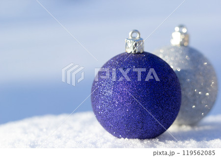 Christmas blue and silver glitter decoration balls on the snow. 119562085