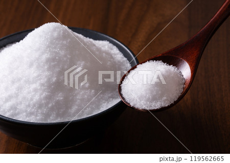 食塩をスプーンですくう 食塩をスプーンですくう 119562665