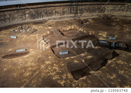 縄文時代へのポータル　上野原の半地下ドーム型遺跡保存館 119563748