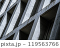 幾何学的なビルの壁面 119563766