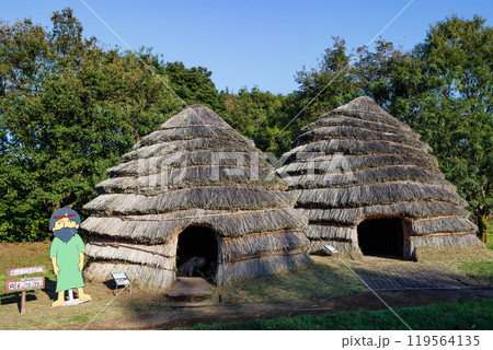 縄文時代にタイムスリップ 上野原遺跡の復元竪穴住居 縄文時代にタイムスリップ 上野原遺跡の復元竪穴住居 119564135