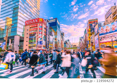 日本の東京都市景観 外国人観光客らで賑わう秋葉原などを望む…=18日 日本の東京都市景観 外国人観光客らで賑わう秋葉原などを望む…=18日 119564272