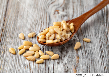 Roasted pine nuts 119566029
