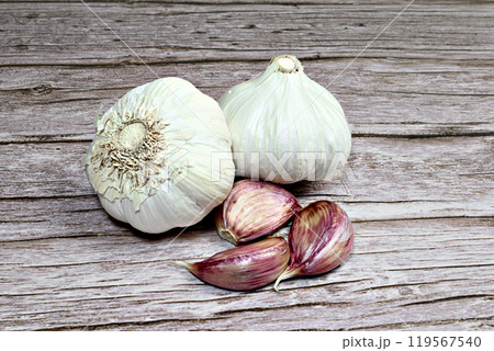 Fresh garlic on a rustic wooden table. Garlic cloves Fresh garlic on a rustic wooden table. Garlic cloves 119567540