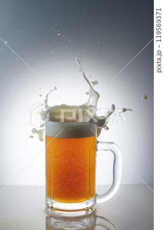 冷えた美味しいビール 119569371