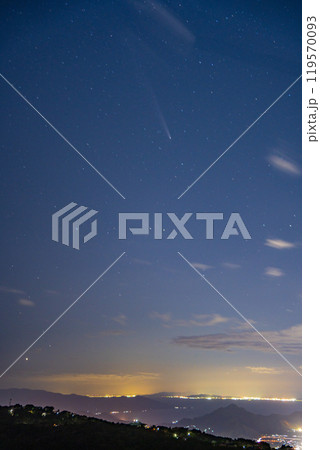 【静岡県】太陽から遠ざかる紫金山・アトラス彗星 (駿河湾上空) 【静岡県】太陽から遠ざかる紫金山・アトラス彗星 (駿河湾上空) 119570093