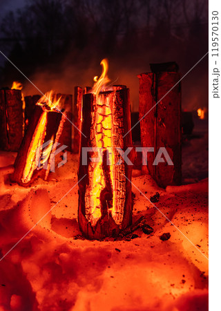 北海道の冬 シラカバの木でスウェーデントーチ 北海道の冬 シラカバの木でスウェーデントーチ 119570130