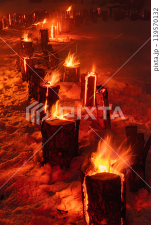 北海道の冬 シラカバの木でスウェーデントーチ 北海道の冬 シラカバの木でスウェーデントーチ 119570132