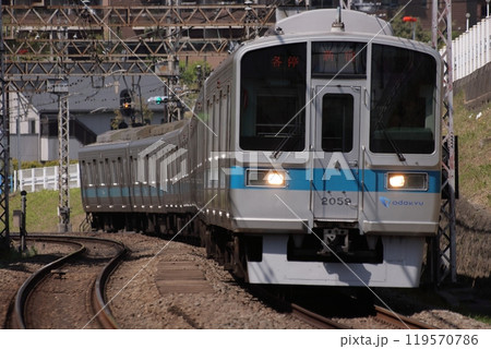 小田急小田原線を走行する2000形電車_2010/5/1撮影 小田急小田原線を走行する2000形電車_2010/5/1撮影 119570786