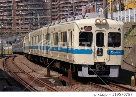 小田急小田原線を走行する5200形電車(1000形電車)_2010/5/1撮影 小田急小田原線を走行する5200形電車(1000形電車)_2010/5/1撮影 119570787