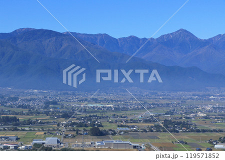 秋の安曇野 朝の田園と北アルプス 秋の安曇野 朝の田園と北アルプス 119571852