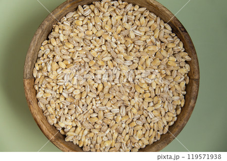 Pearl barley texture Whole spelt grain species. High protein fiber-rich vegan plant based food ingredient. Gluten free superfood healthy nutritional dietary alternative Pearl barley texture Whole spelt grain species. High protein fiber-rich vegan plant based food ingredient. Gluten free superfood healthy nutritional dietary alternative 119571938