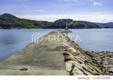 小豆島 池田港 西防波堤灯台 香川県小豆島町 小豆島 池田港 西防波堤灯台 香川県小豆島町 119572060