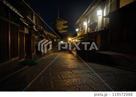 日本 京都東山区八坂周辺の夜景 日本 京都東山区八坂周辺の夜景 119572088
