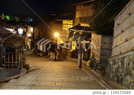 日本 京都東山区八坂周辺の夜景 日本 京都東山区八坂周辺の夜景 119572089