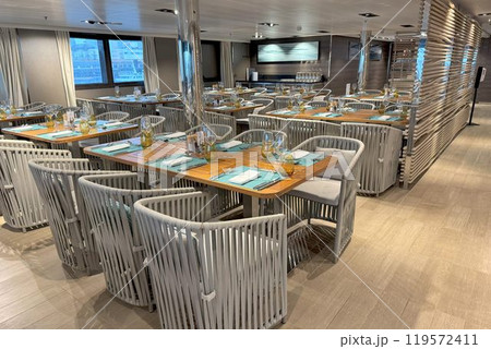 スタイリッシュなヨット型小型客船 ル・ソレアル スタイリッシュなヨット型小型客船 ル・ソレアル 119572411