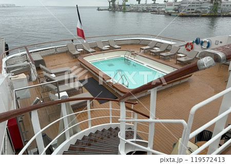 スタイリッシュなヨット型小型客船 ル・ソレアル スタイリッシュなヨット型小型客船 ル・ソレアル 119572413