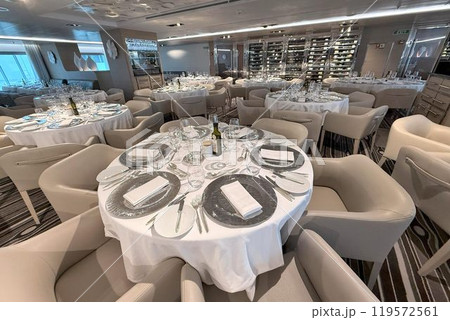 スタイリッシュなヨット型小型客船 ル・ソレアル スタイリッシュなヨット型小型客船 ル・ソレアル 119572561