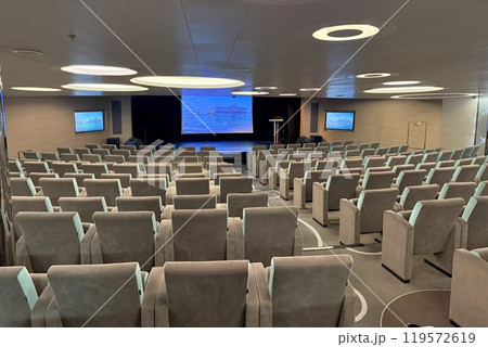 スタイリッシュなヨット型小型客船 ル・ソレアル スタイリッシュなヨット型小型客船 ル・ソレアル 119572619