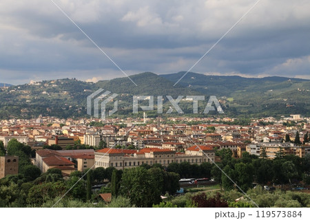 ミケランジェロ広場から見たフィレンツェ歴史地区 119573884