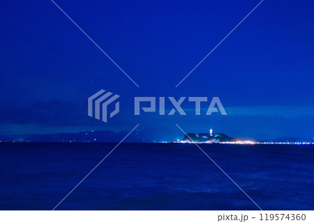 湘南 稲村ヶ崎公園からの江ノ島の夜景 119574360