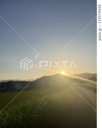 沈みゆく太陽 119574456