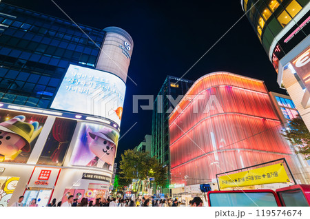 ソウル 夜の明洞メインストリート ソウル 夜の明洞メインストリート 119574674