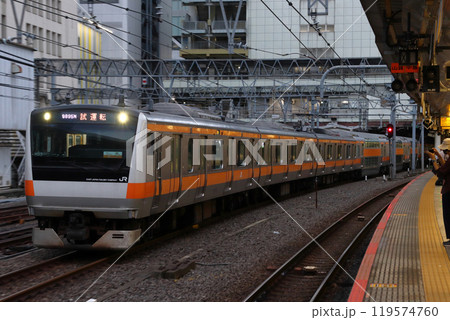 中央快速線E233系グリーン車×4両組込の回送列車 中央快速線E233系グリーン車×4両組込の回送列車 119574760