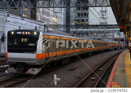 中央快速線E233系グリーン車×4両組込の回送列車 119574761