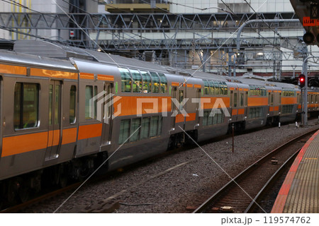 中央快速線E233系グリーン車×4両組込の回送列車 119574762