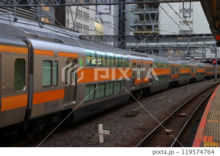 中央快速線E233系グリーン車×4両組込の回送列車 中央快速線E233系グリーン車×4両組込の回送列車 119574764