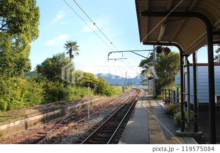 ローカル線のローカル駅 119575084