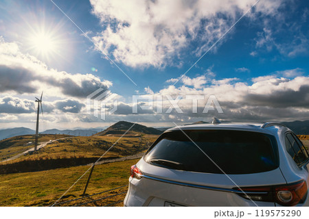 四国カルストと乗用車 119575290