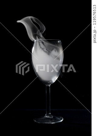 流れる煙 119576513