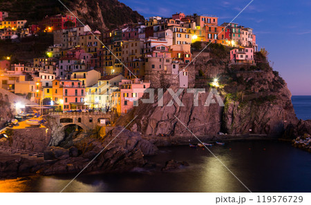 Colorful houses of Manarola, La Spezia in evening from sea view Colorful houses of Manarola, La Spezia in evening from sea view 119576729