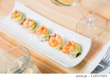 Grilled shrimps on rice balls 119577003