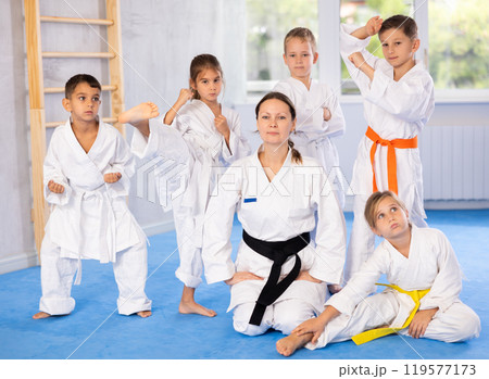 enthusiasts gather for group picture. 119577173