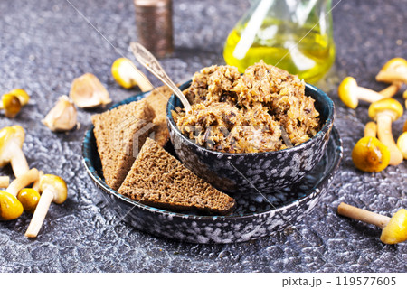 Mushroom pate in a bowl with toast 119577605