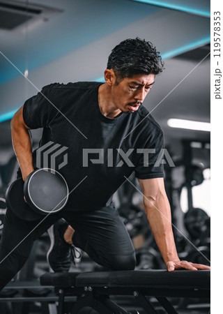 スポーツジム 40代 男性 トレーニング スポーツジム 40代 男性 トレーニング 119578353