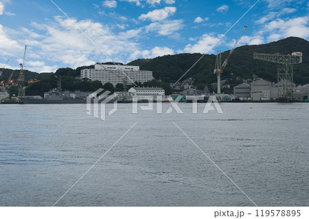 長崎港　三菱重工業長崎造船所ハンマーヘッド型起重機　長崎市 119578895