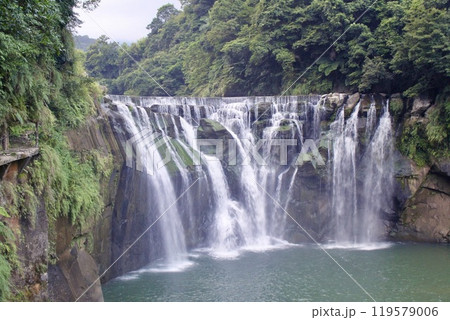 台湾の滝、十分大瀑布 119579006