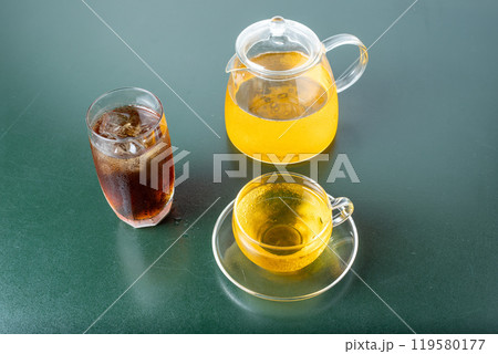 緑茶とウーロン茶1 119580177